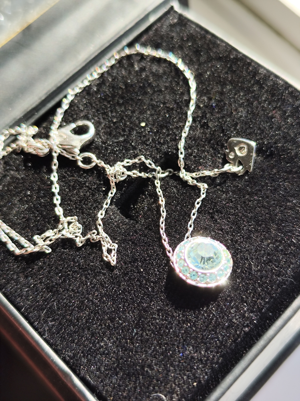 Swarovski halo necklace - Picture 3 of 3
